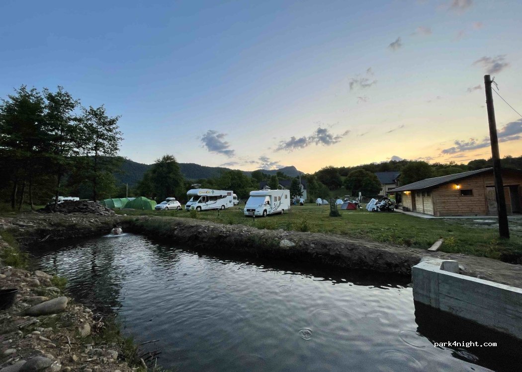 Camping Păstrăvul — foto