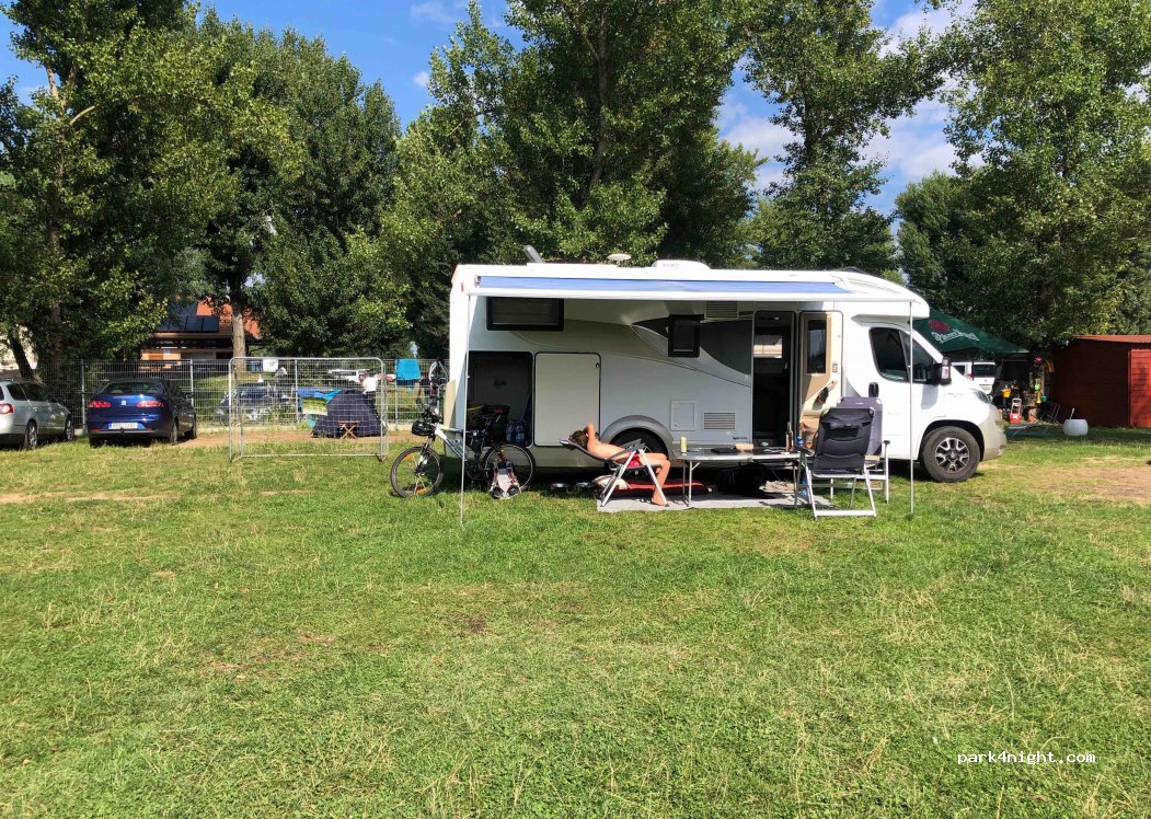 Camping at the Lake — foto
