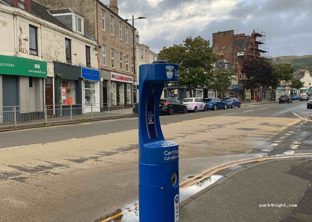 (KA30 8AB) Largs - 18 Main Street — foto