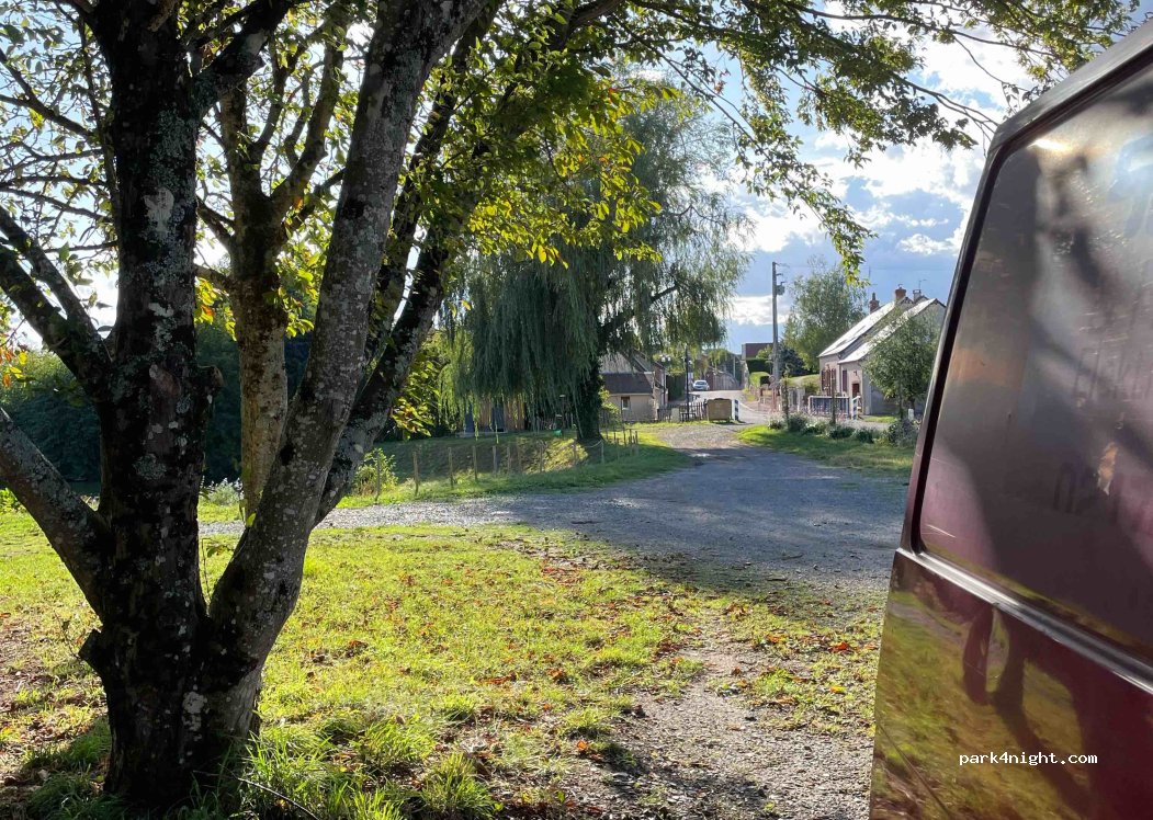 (71760) Issy-l'Évêque - 18 Route de Montmort — foto 3