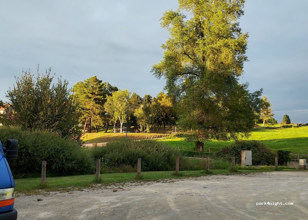 (16220) Écuras - Le Bourg — foto 2