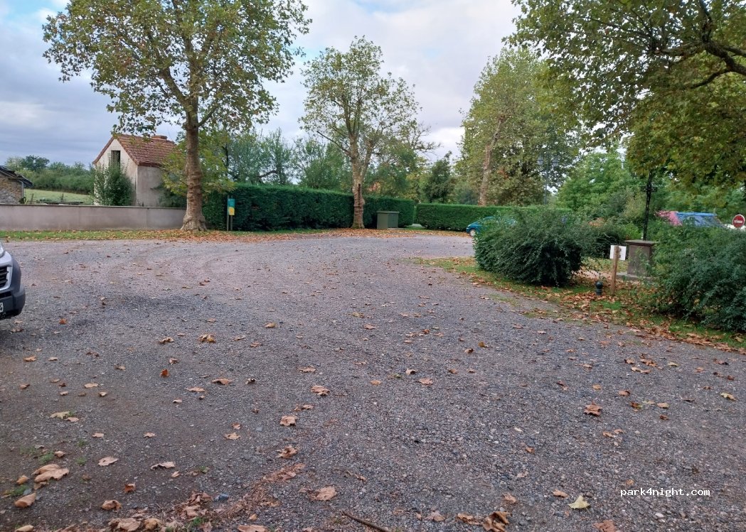 (03260) Seuillet - Place Bridou — foto 2