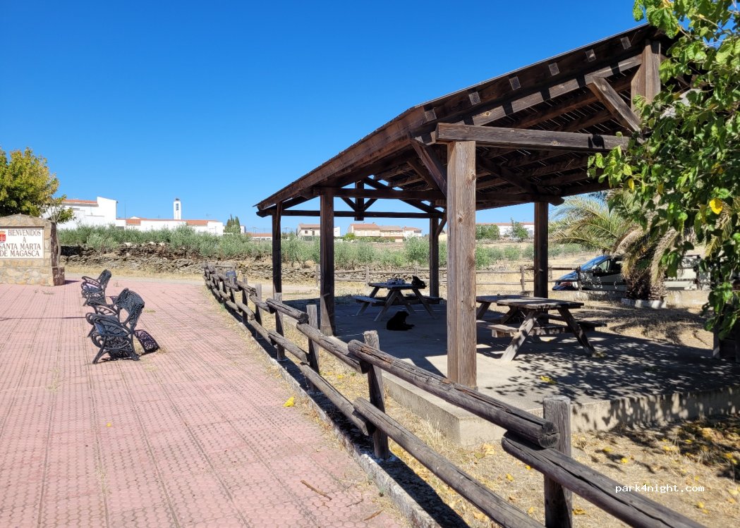 (10198) Santa Marta de Magasca - 7A Avenida España — foto