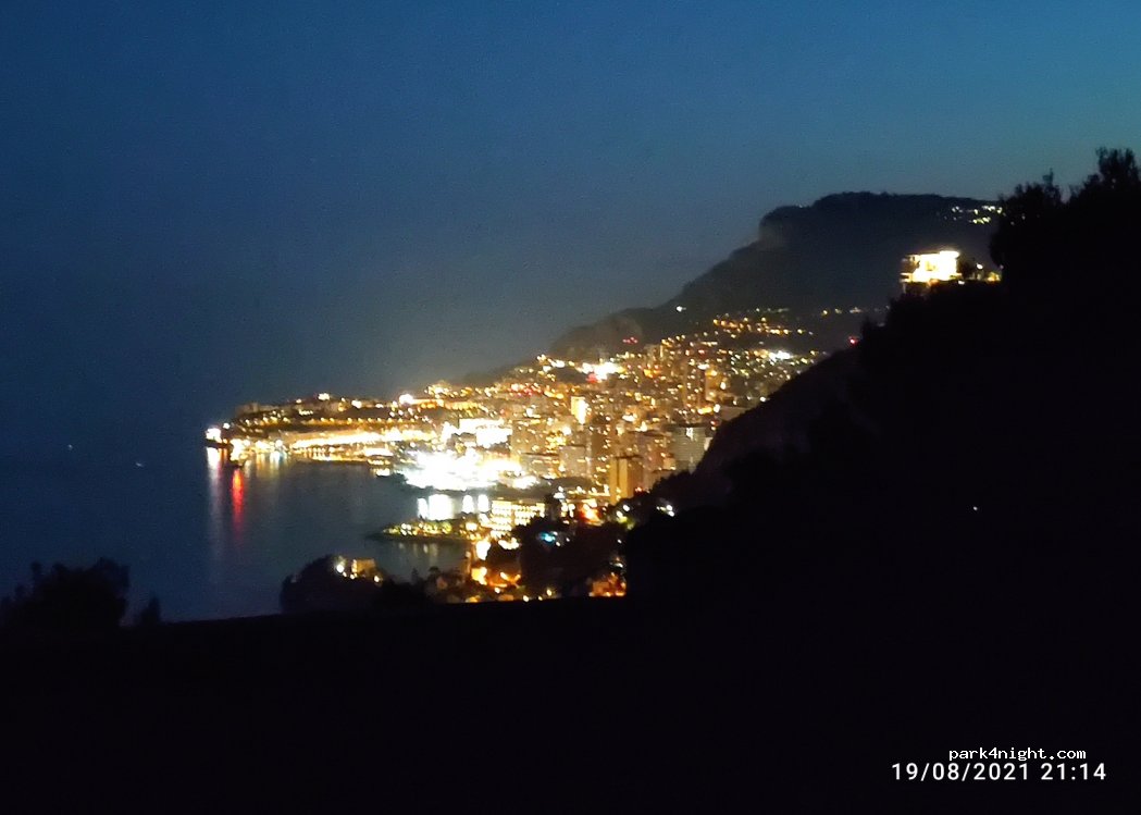 (06190) Roquebrune-Cap-Martin - 1 Place de Souvenir Français — foto