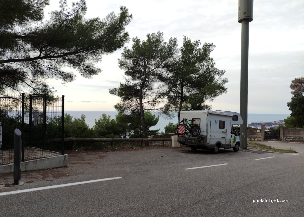 (06190) Roquebrune-Cap-Martin - 1 Place de Souvenir Français — foto 2