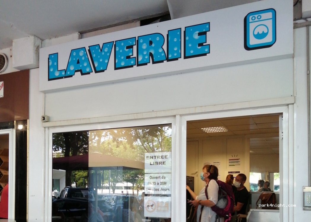 (64100) Bayonne - Pl. des Basques — foto