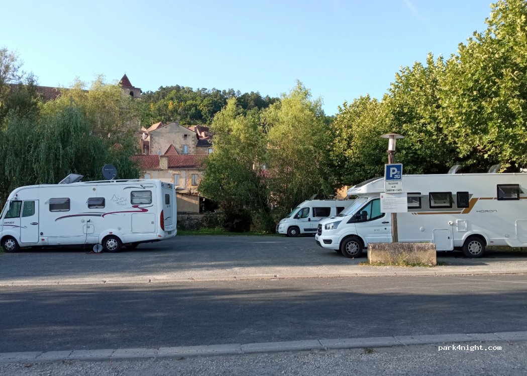 (24220) Saint-Cyprien - 588-595 Rue Eugène Leroy — foto