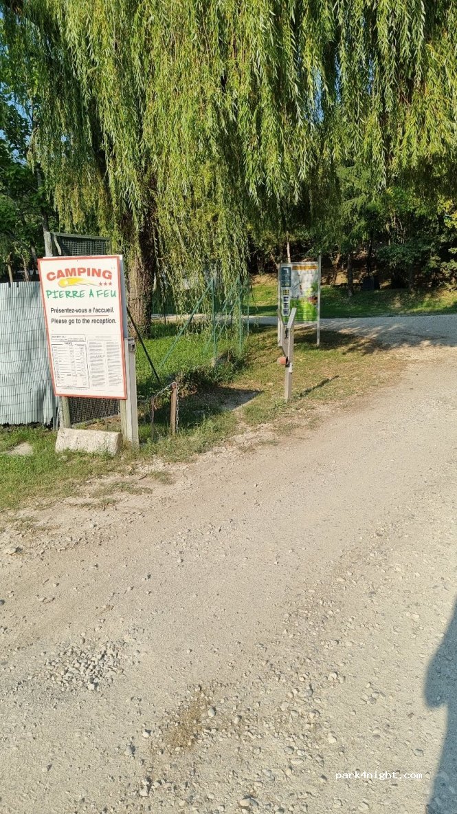 Camping la Pierre à Feu — foto