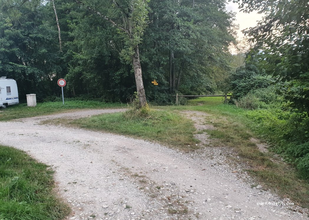 (73800) Sainte-Hélène-du-Lac - Unnamed Road — foto