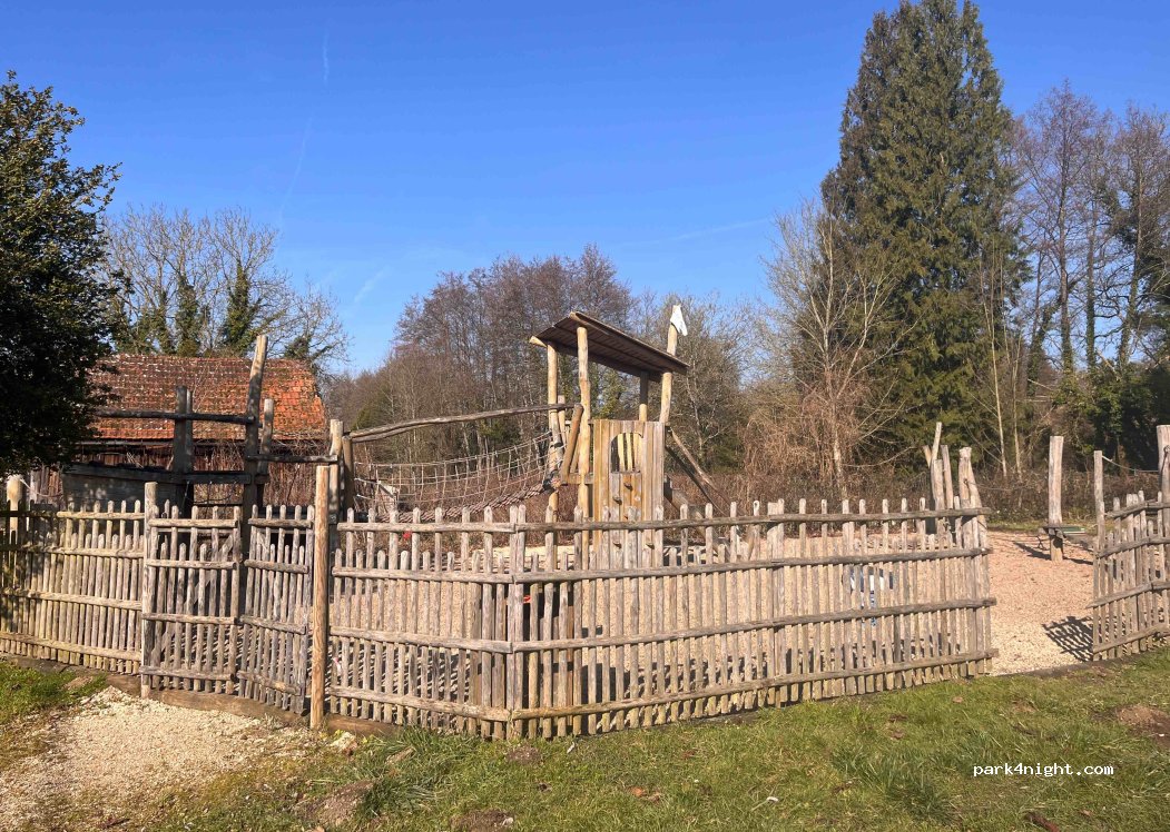 Aire de camping-cars La Ferté-Loupière — foto 3