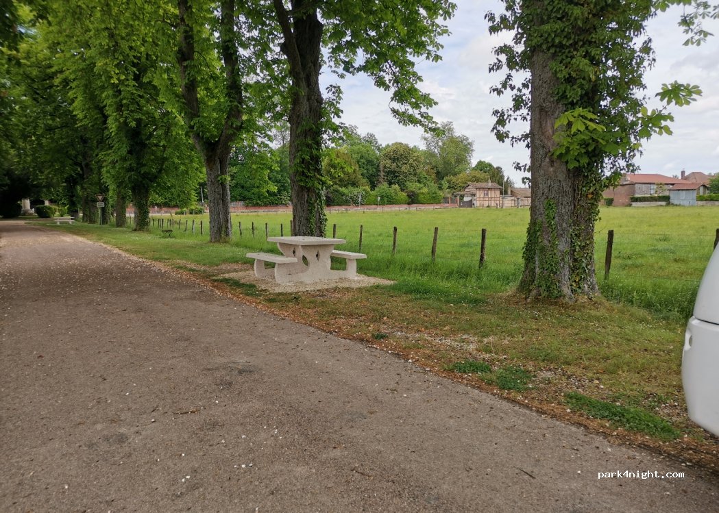 (10500) Rosnay-l'Hôpital - 7 Faubourg Saint-Sauveur — foto 3