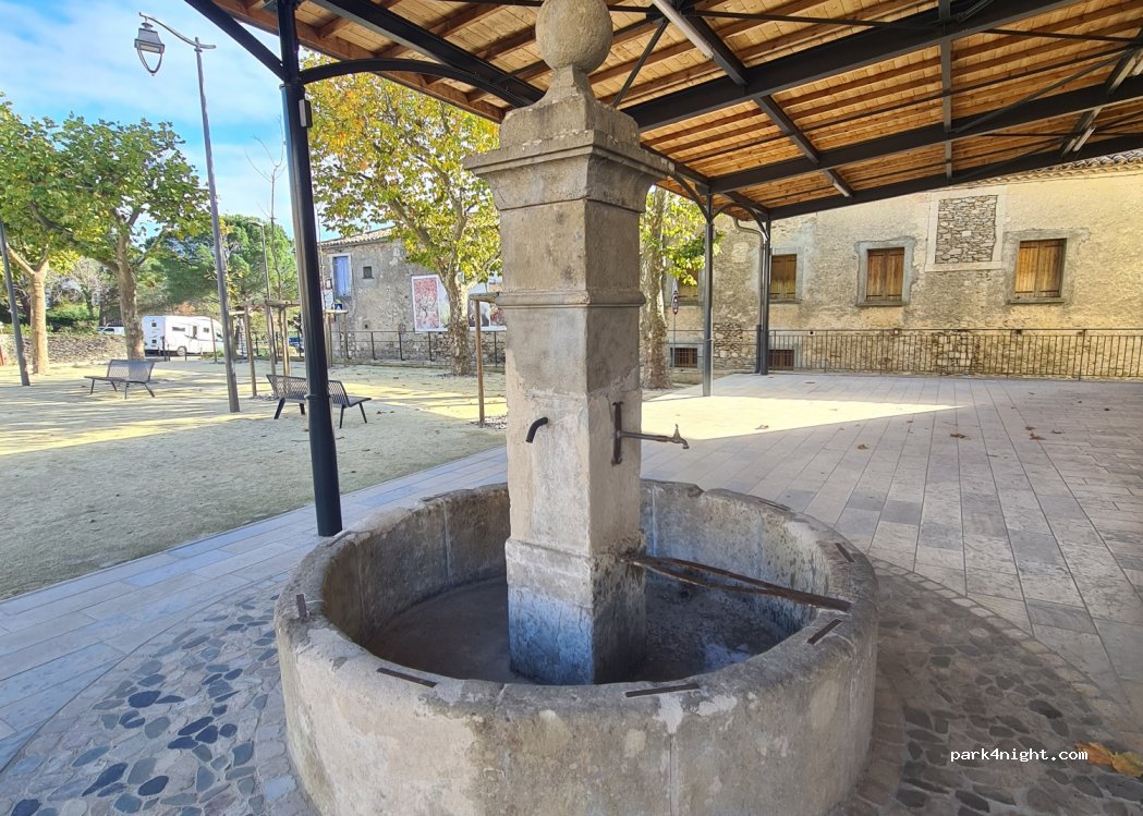 (11170) Moussoulens - 10 Place du Calcadis — foto 3