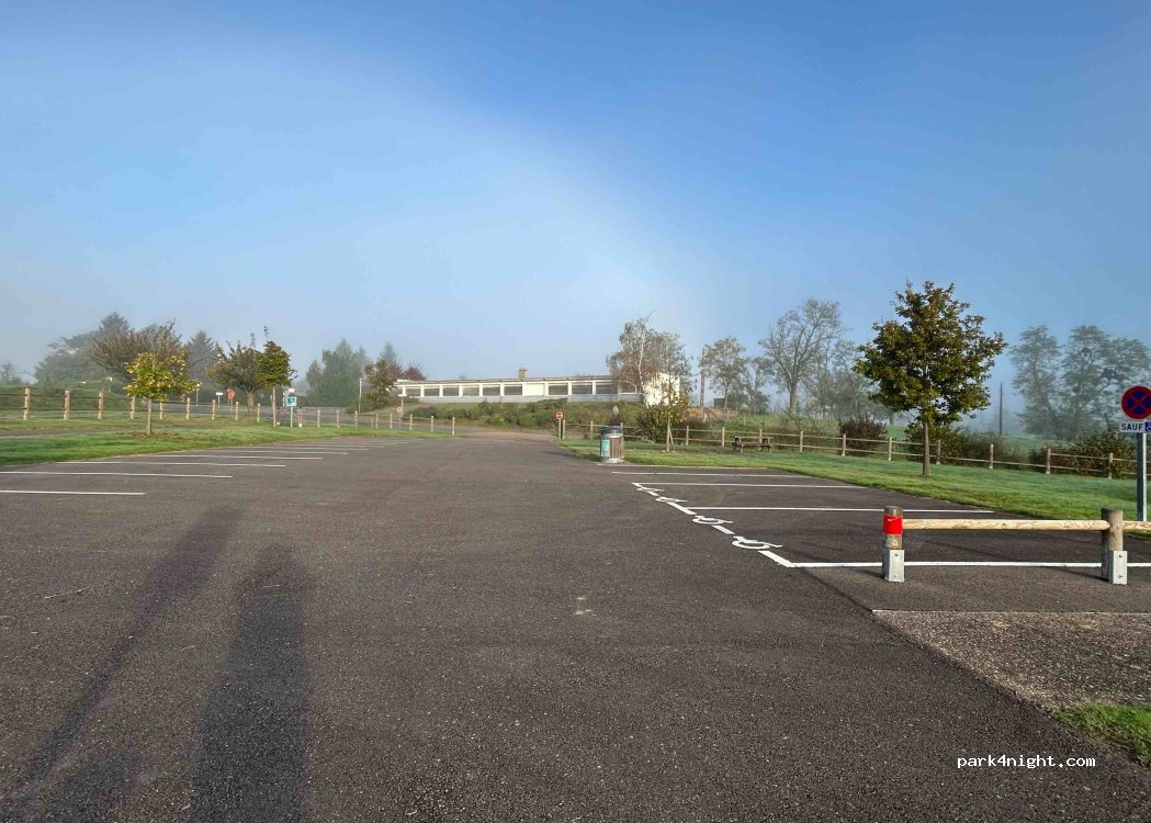 (71600) Saint-Yan - Cité Aéronautique — foto 4
