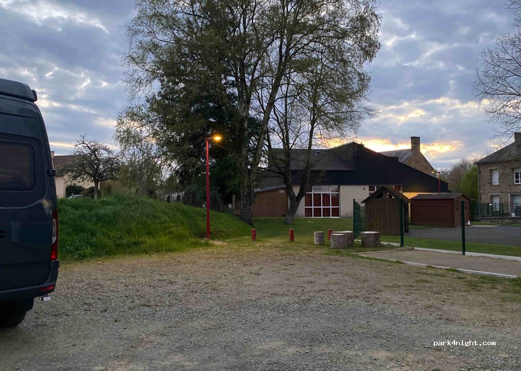 (61100) Athis-Val-de-Rouvre - 3 D20 — foto 2