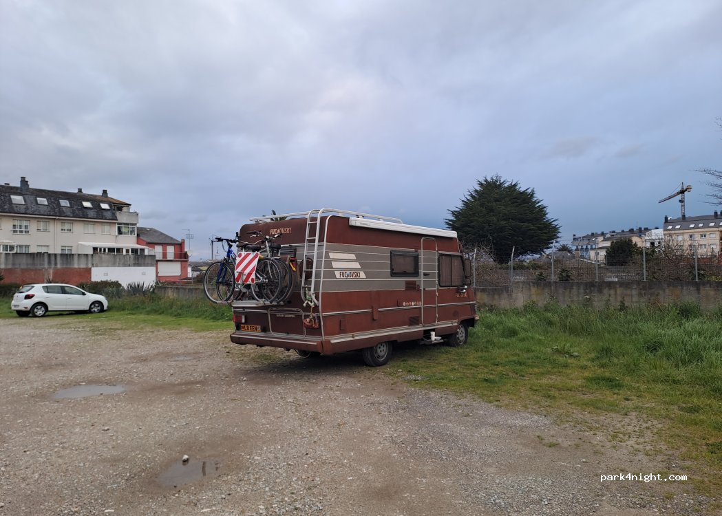 (27710) Ribadeo - 20 Rúa Julio Lazúrtegui — foto 3