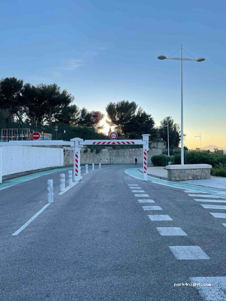 (83000) Toulon - 575 Avenue de la Tour Royale — foto 2