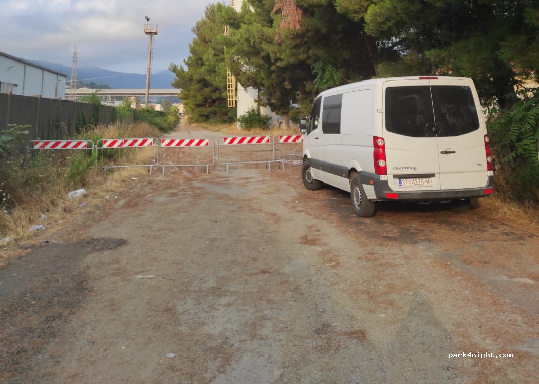 (17047) Vado Ligure - 90 Via Piave — foto