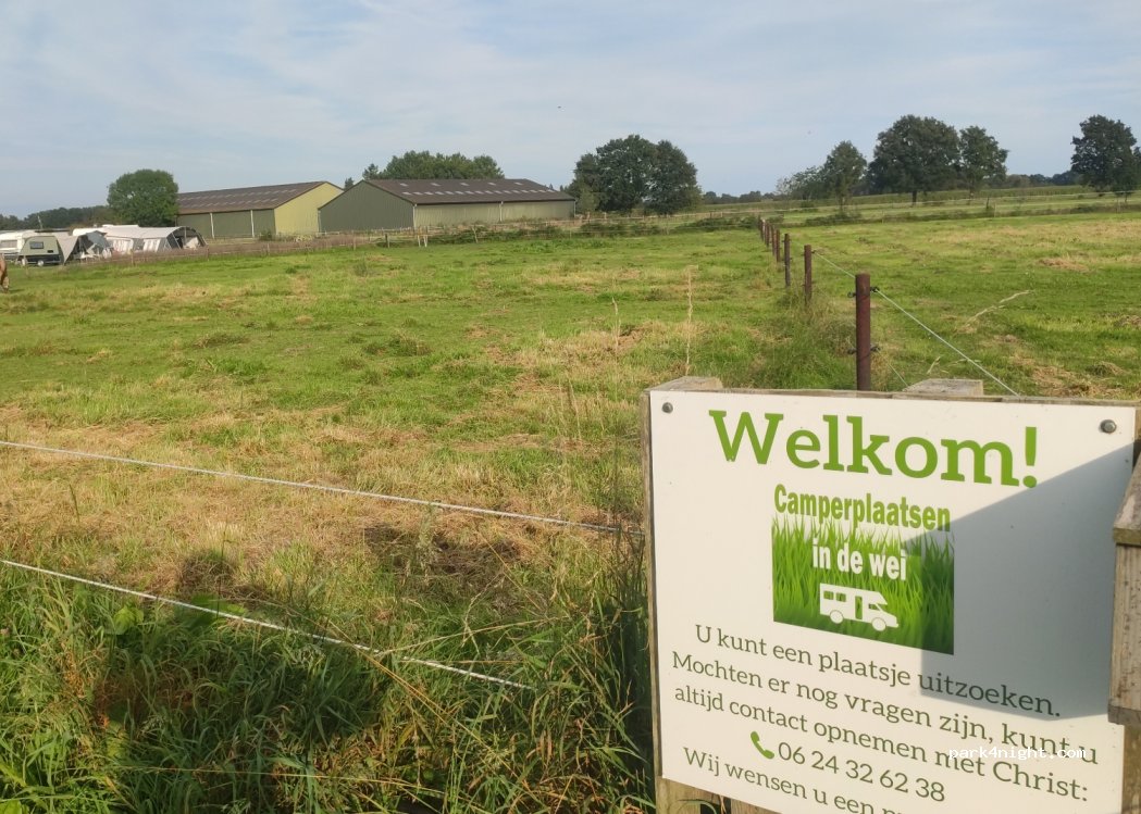 Camperplaatsen in de wei — foto 4
