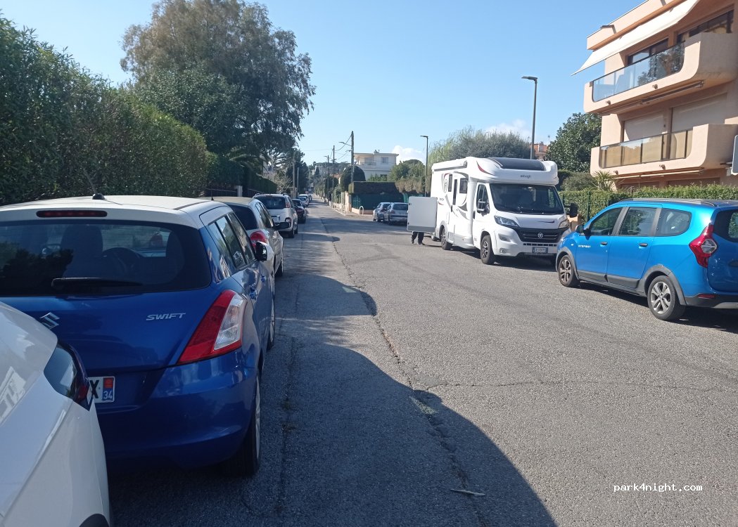 (06160) Antibes - 1 Avenue de la Salis — foto 3