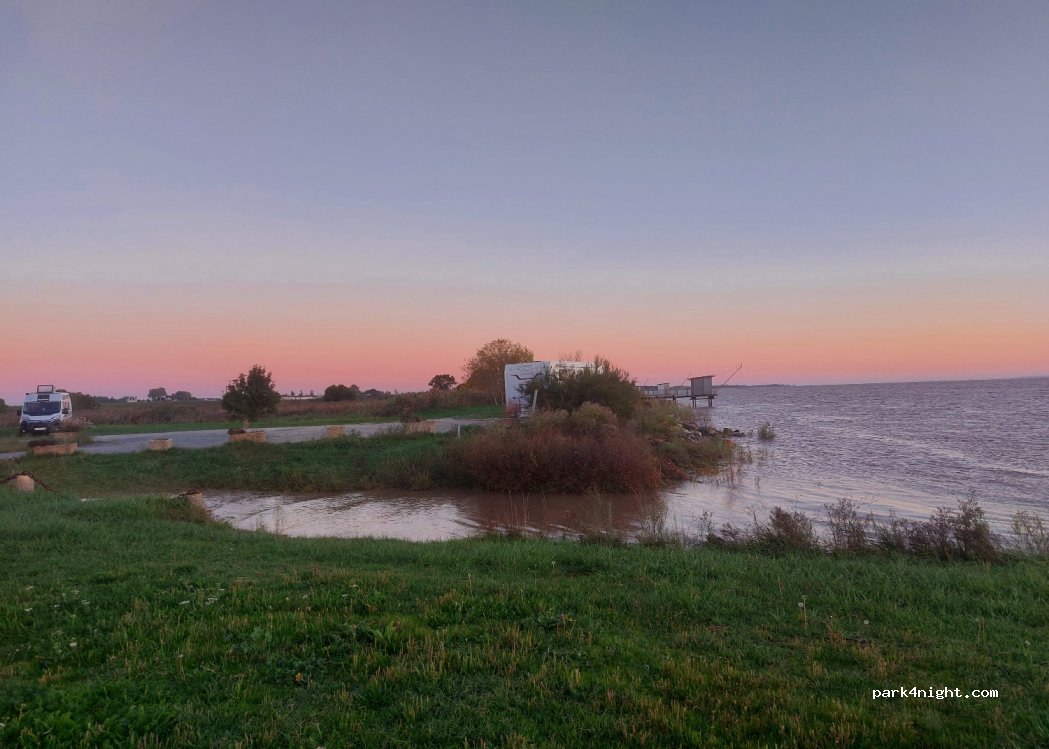 (33250) Saint-Julien-Beychevelle - Rte du Port — foto 3
