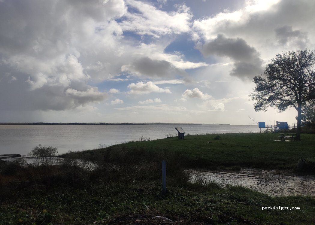 (33250) Saint-Julien-Beychevelle - Rte du Port — foto 4