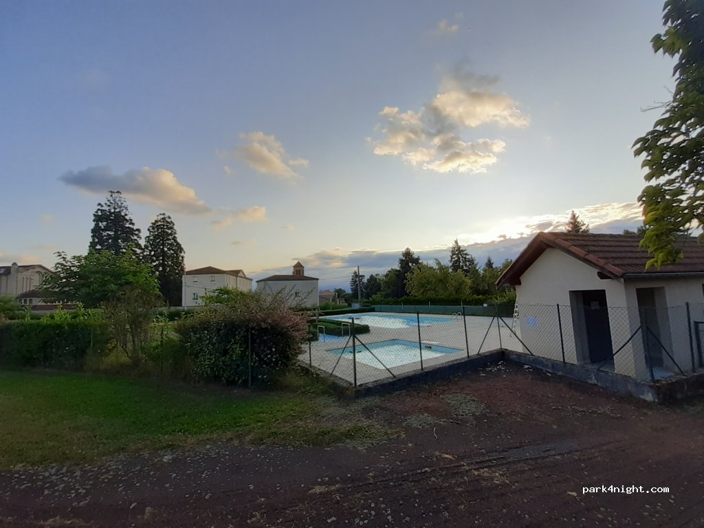 (42590) Saint-Jodard - 52 Place Léonard Perrier — foto 2