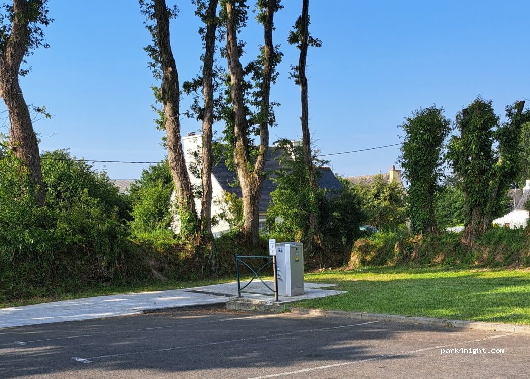 Aire de services pour camping-cars Spezet — foto 3