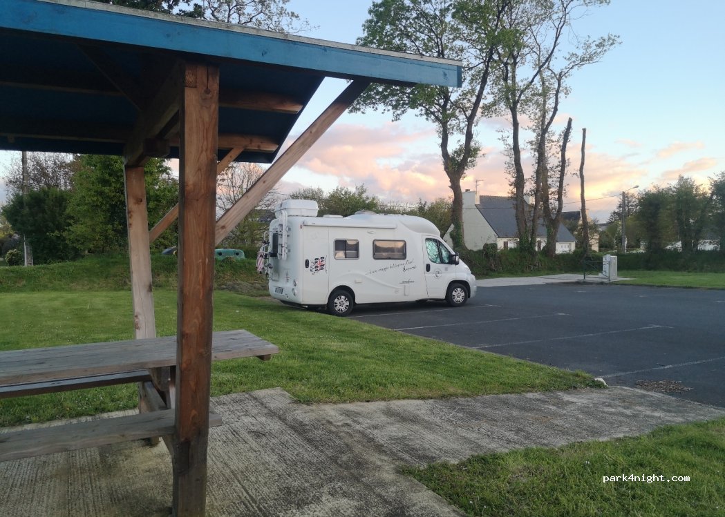 Aire de services pour camping-cars Spezet — foto 4
