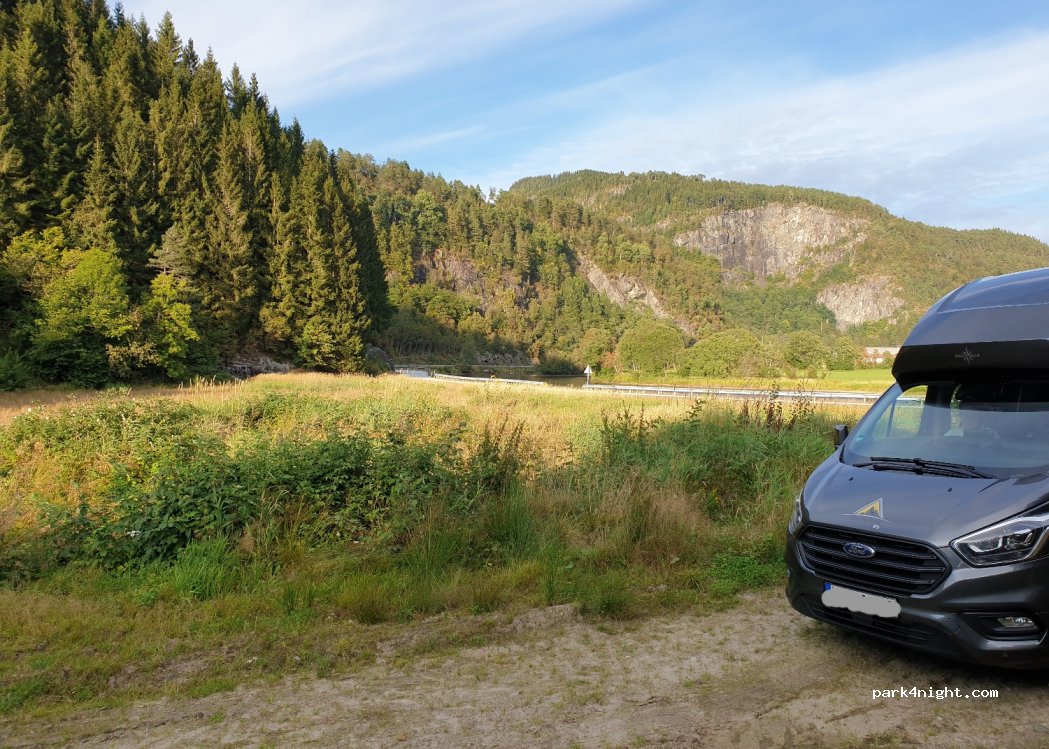 (6977) Bygstad - 220 Sjøvegen — foto 2