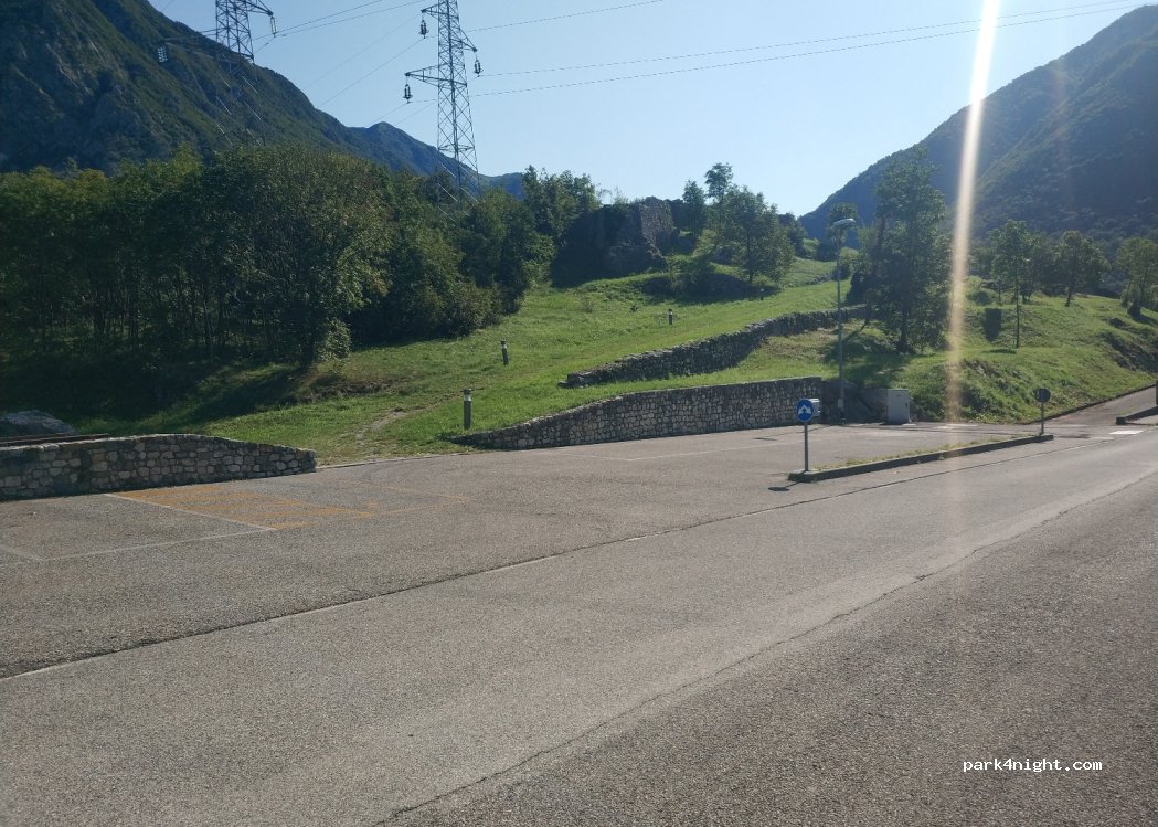 (33010) Venzone - Via Passerella — foto 2
