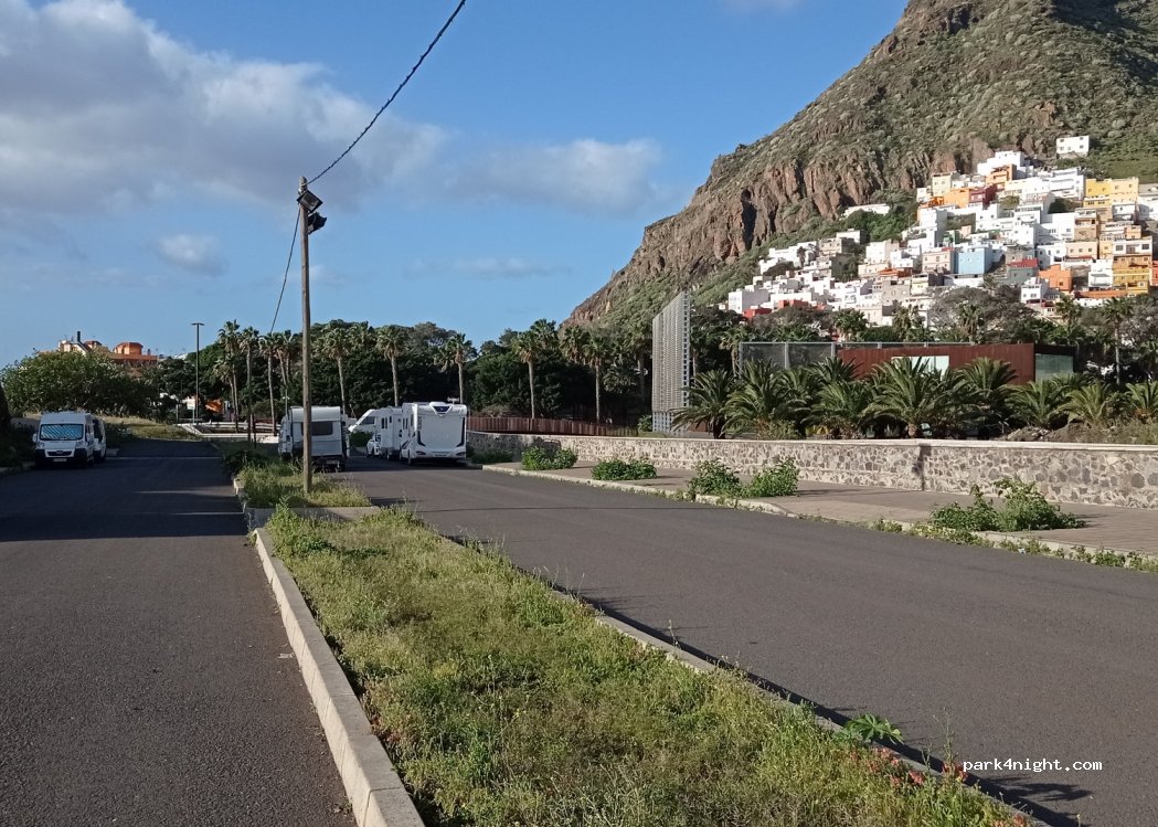 (38120) Santa Cruz de Tenerife - 64 Lugar Playa Teresitas — foto 2