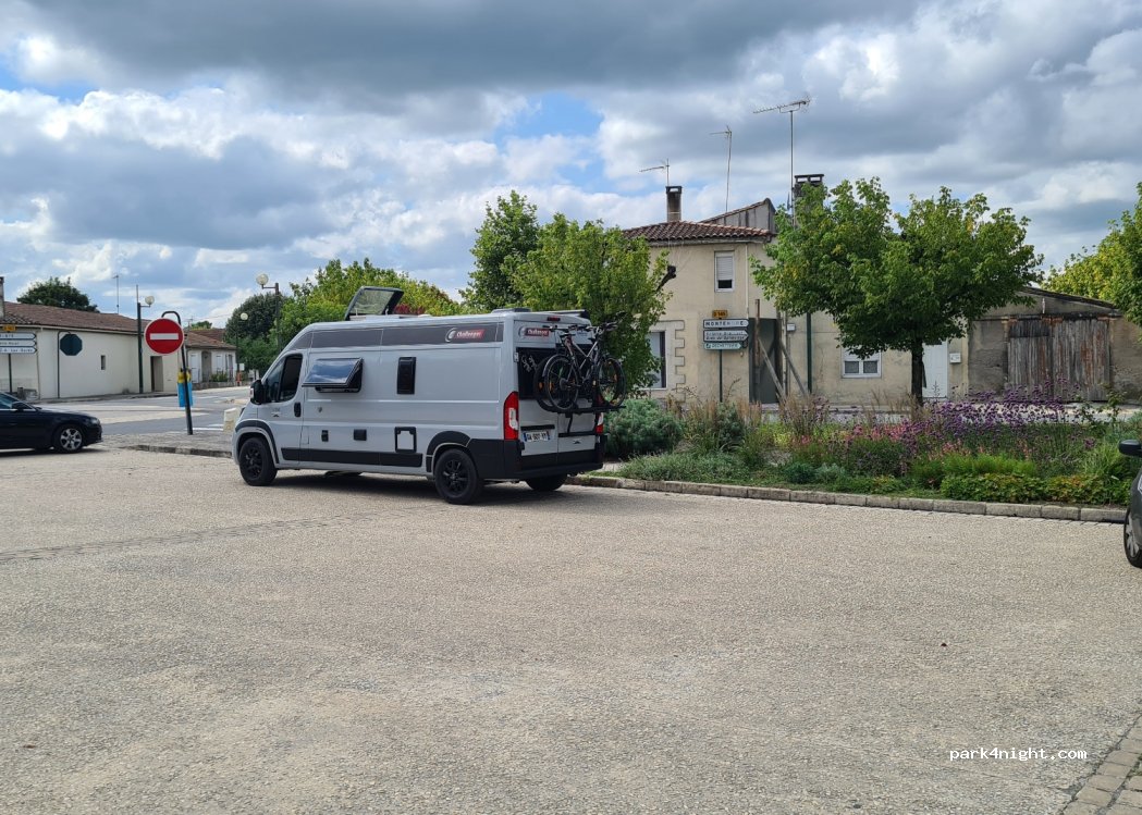 (17210) Bussac-Forêt - 3 Route de Montendre — foto
