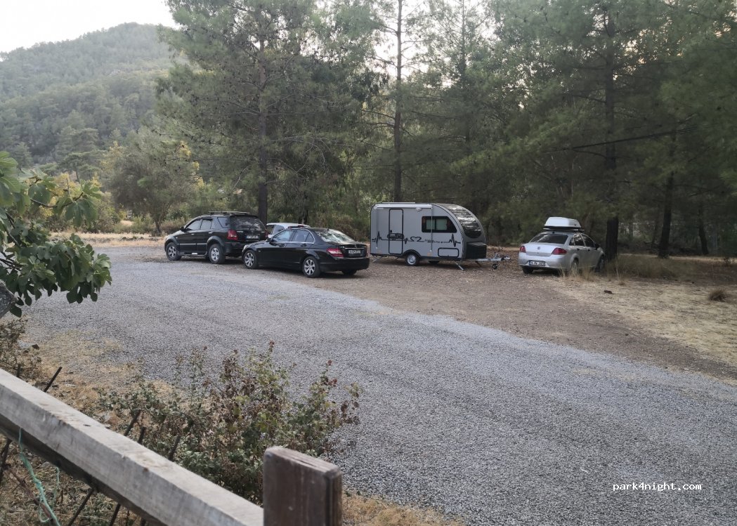 Fark Edenler Çiftliği Kamp Alanı — foto