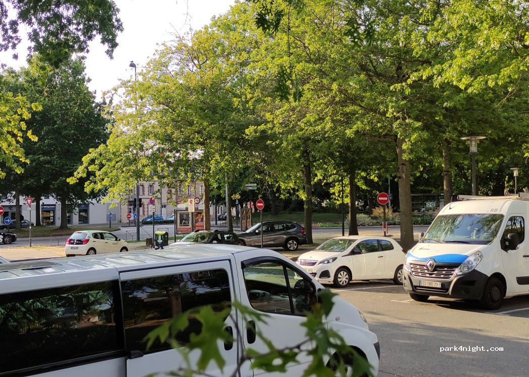 (35000) Rennes - 1 Place du Souvenir Français — foto
