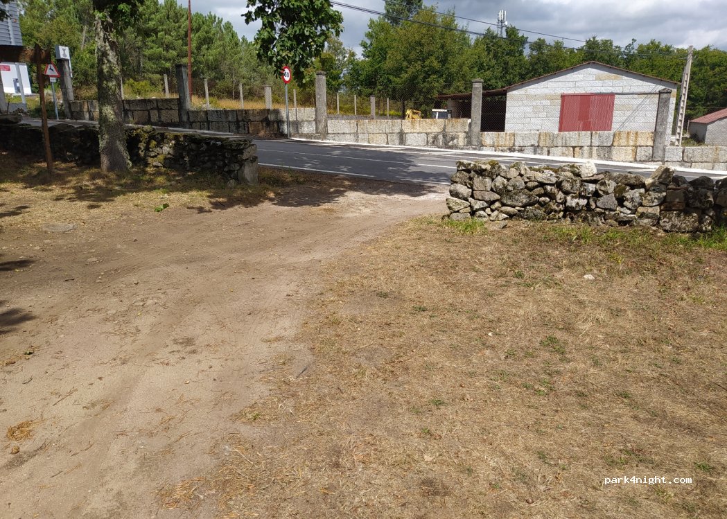 (32740) Parada de Sil - 2 Carretera dos Gozos — foto 2