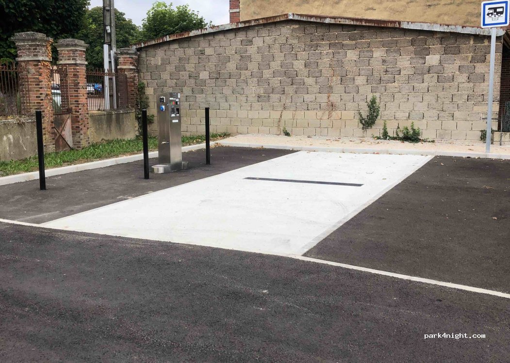 Aire de camping-cars Montholon — foto