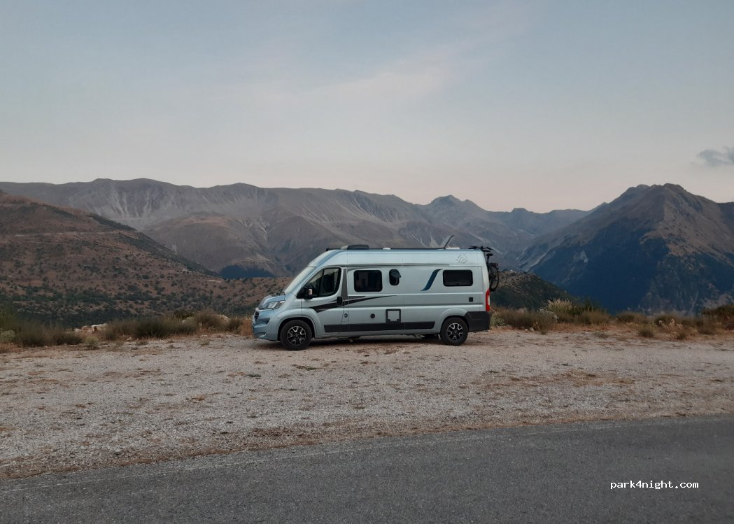 (440 01) Kalarrites - Unnamed Road — foto