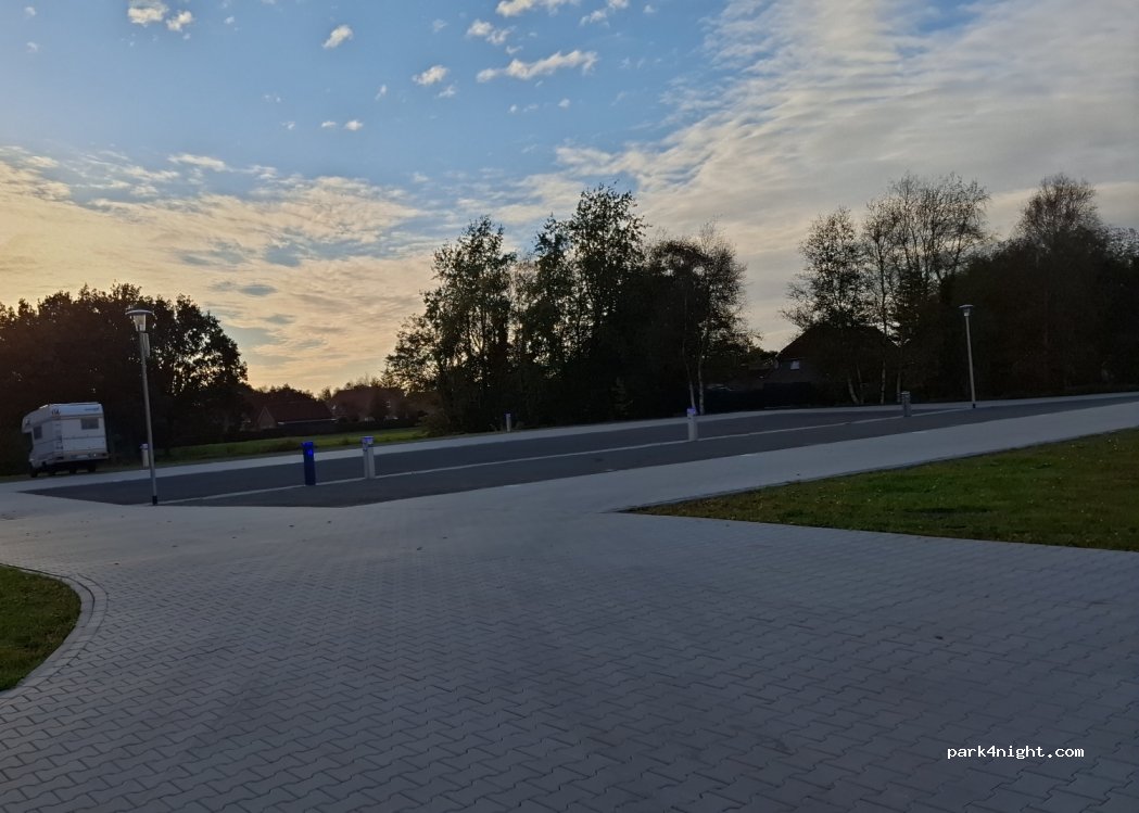 Wohnmobilstellplatz in Ihlow — foto