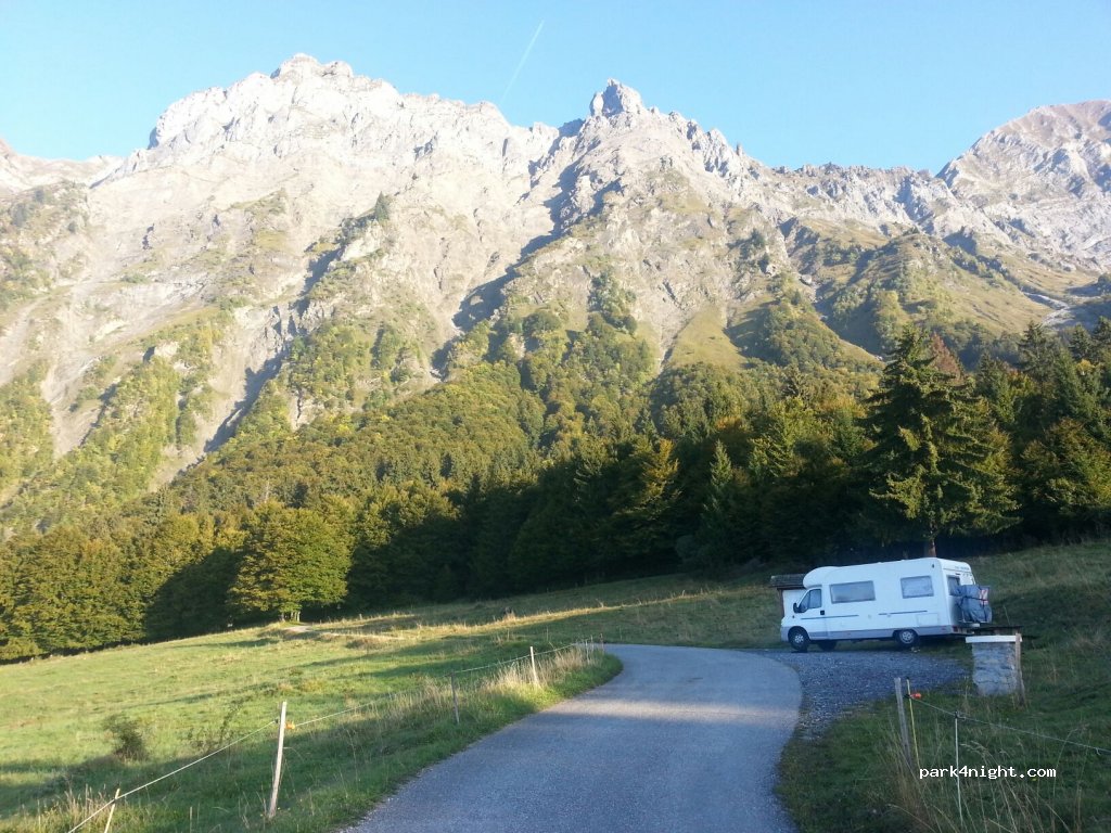 (73400) Ugine - Unnamed Road — foto 3