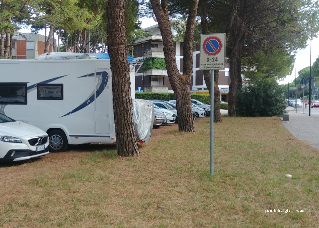 (33054) Lignano Sabbiadoro - 2 Calle Mozart — foto