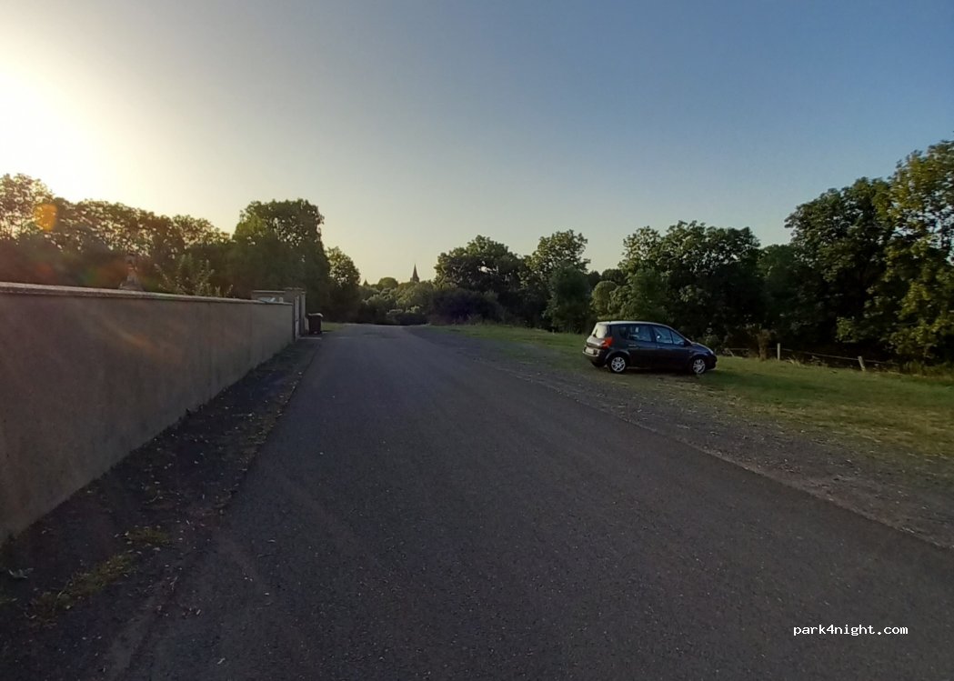 (63122) Saint-Gènes-Champanelle - Chemin de l'Égalité — foto 3
