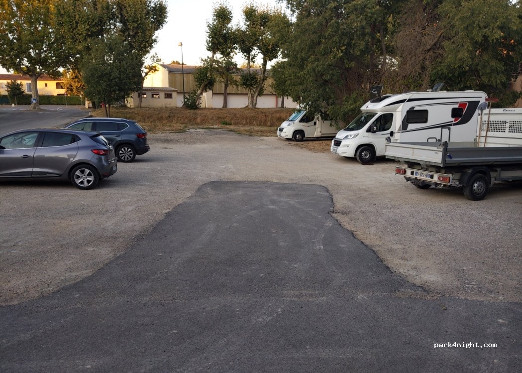 (13760) Saint-Cannat - 9 Rue Robespierre — foto