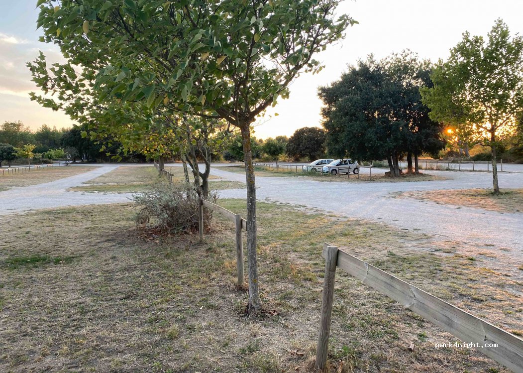 (13330) La Barben - Unnamed Road — foto