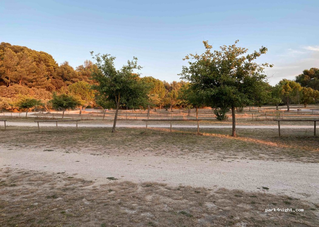 (13330) La Barben - Unnamed Road — foto 2