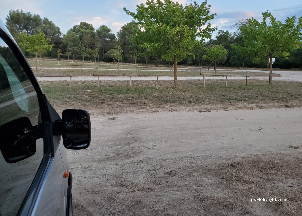 (13330) La Barben - Unnamed Road — foto 5
