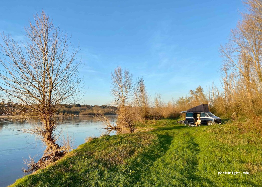 (37130) Bréhémont - 2 Le Passage — foto