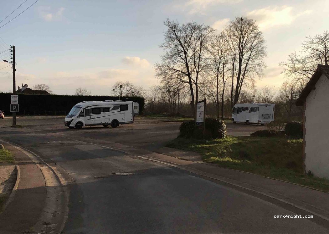 Aire de stationnement camping-car de Briare — foto 2
