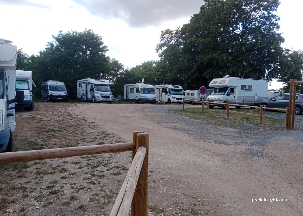 Aire de stationnement camping-car de Briare — foto 4
