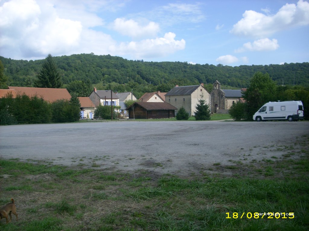 (23110) Chambonchard - D915 — foto