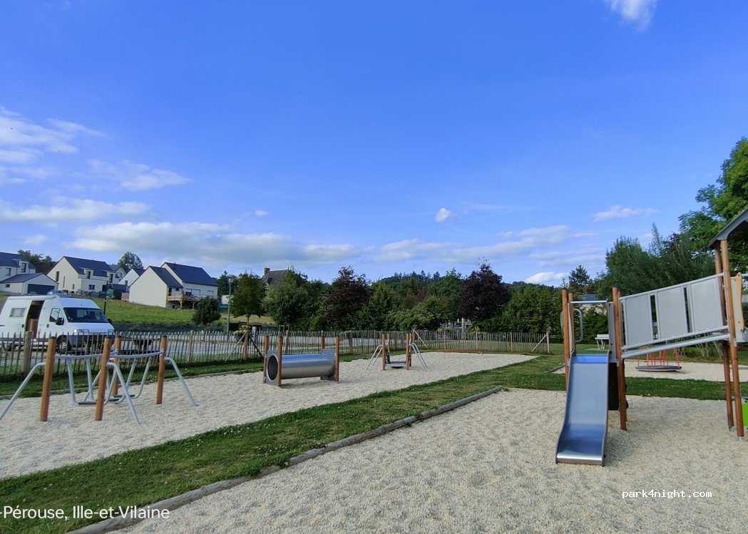 (35500) Montreuil-sous-Pérouse - Rue de Ribert — foto 3